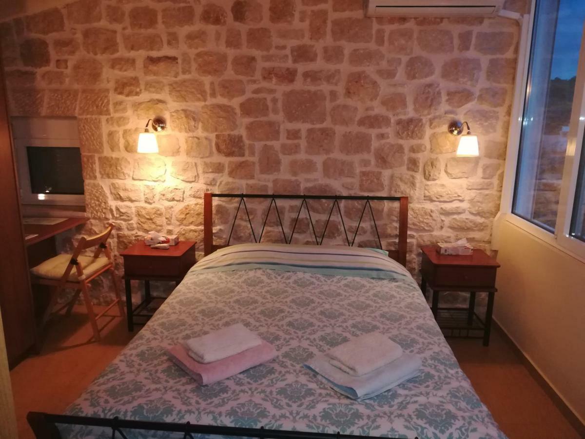 Vila Stone House In Olive Grove Tolón Exteriér fotografie